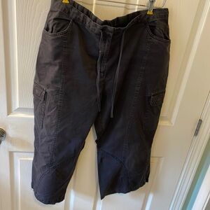 COPY - J Jill 16 cargo  5 Velcro closure